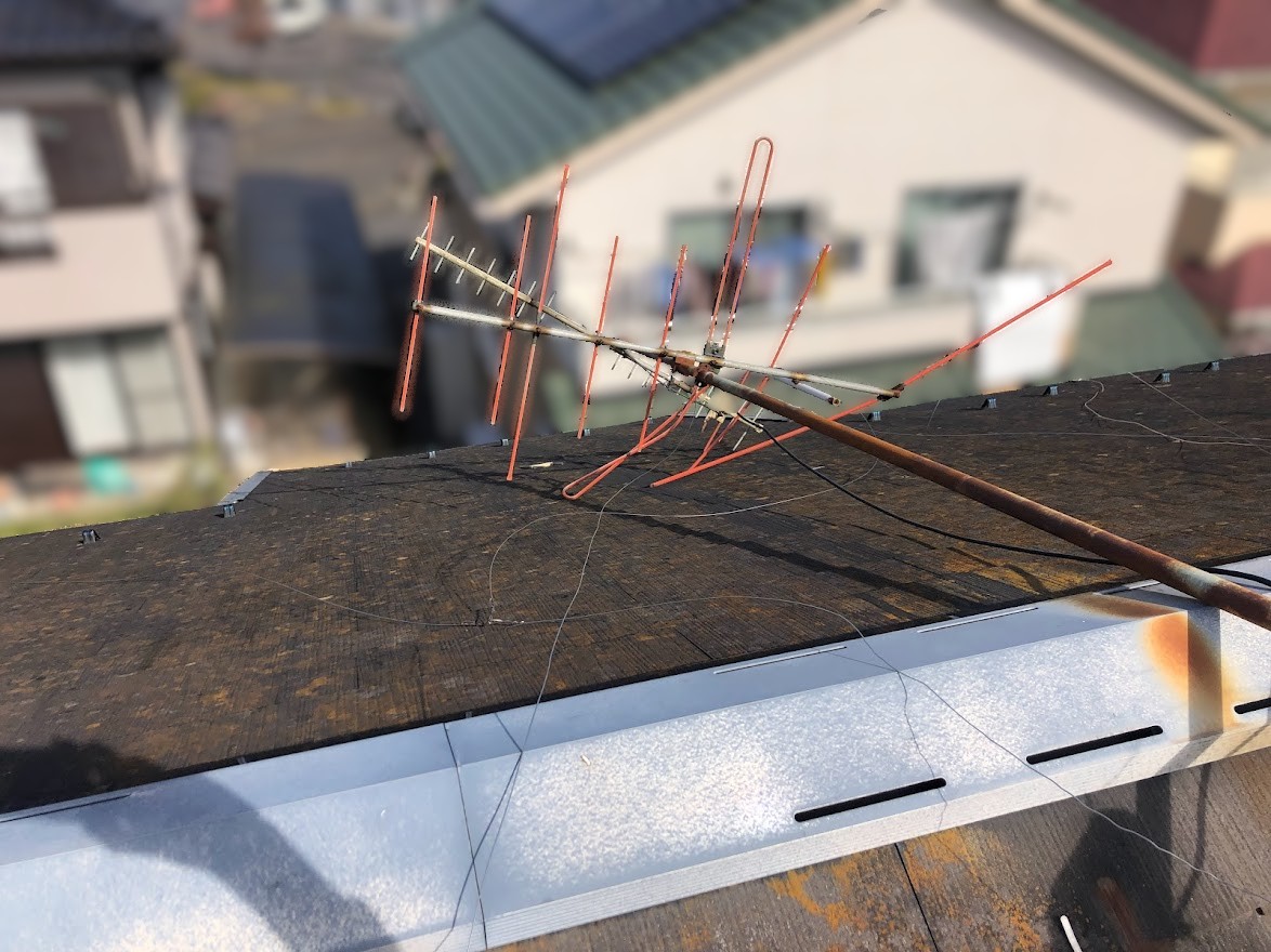 屋根上アンテナの撤去工事_施工前