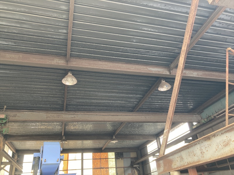 倉庫高天井照明4灯交換工事_施工前