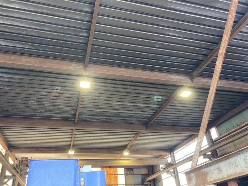 倉庫高天井照明4灯交換工事_施工後