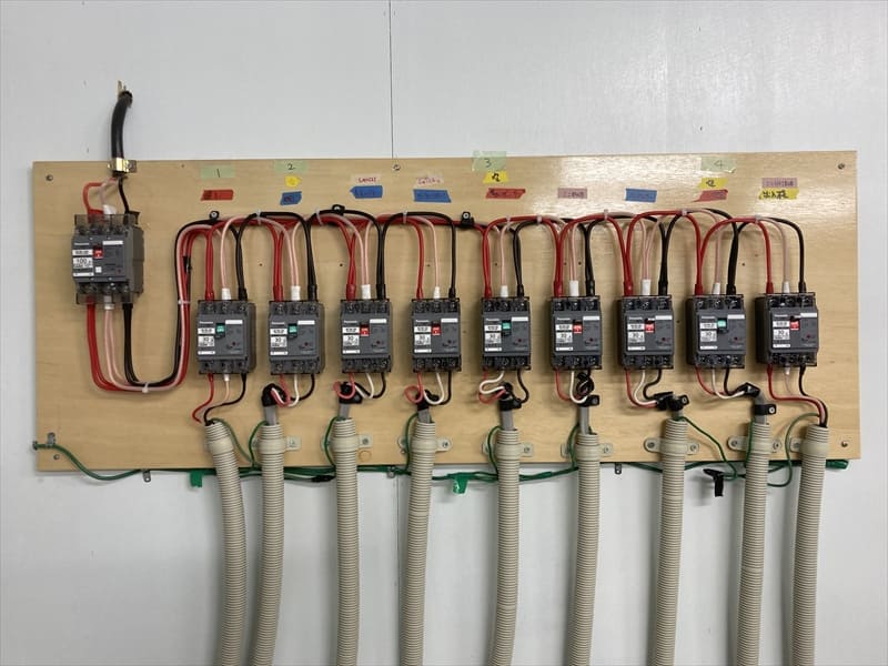 動力ブレーカー・コンセント設置工事_施工前