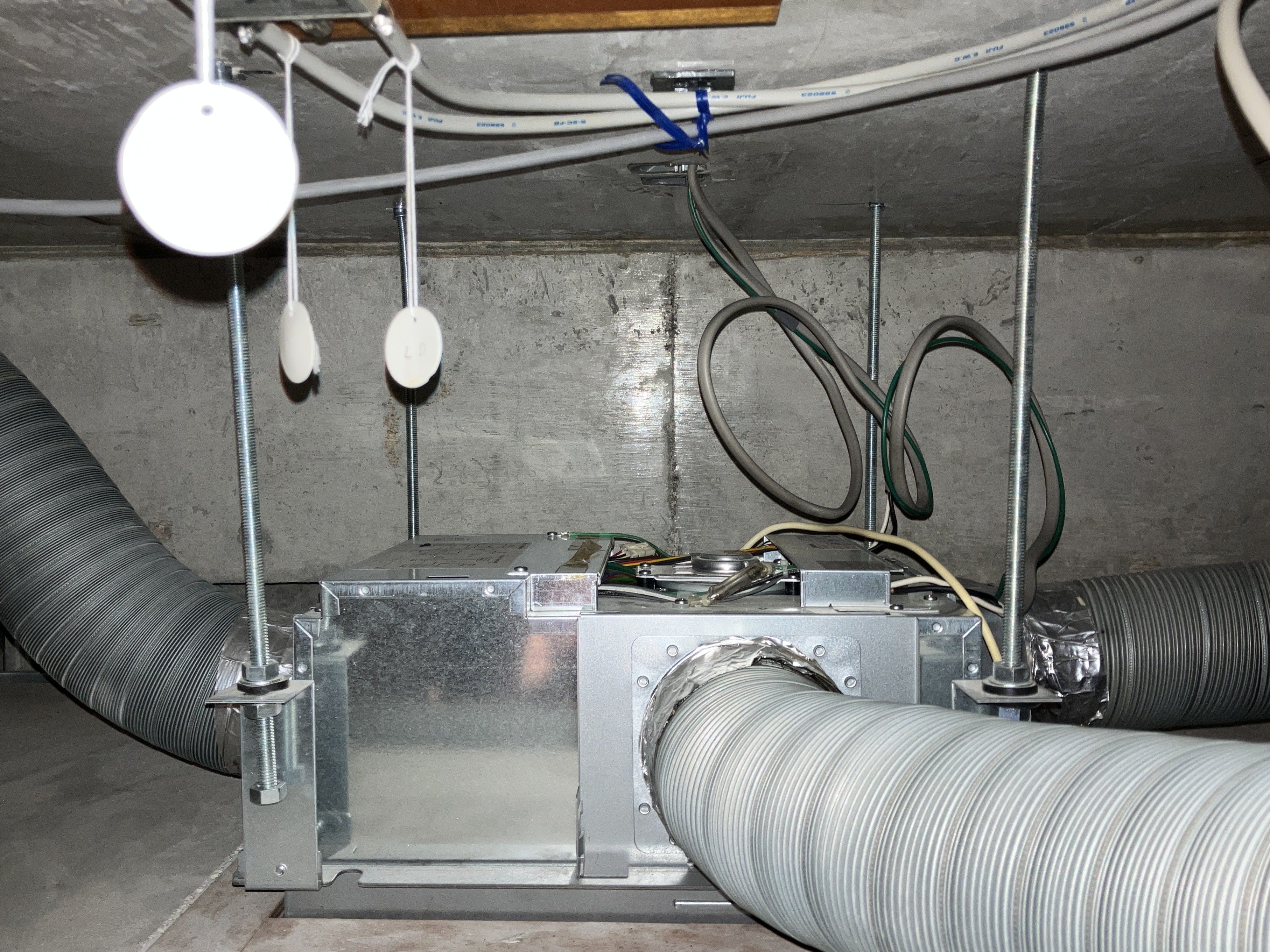 3室換気の天井裏の参考画像