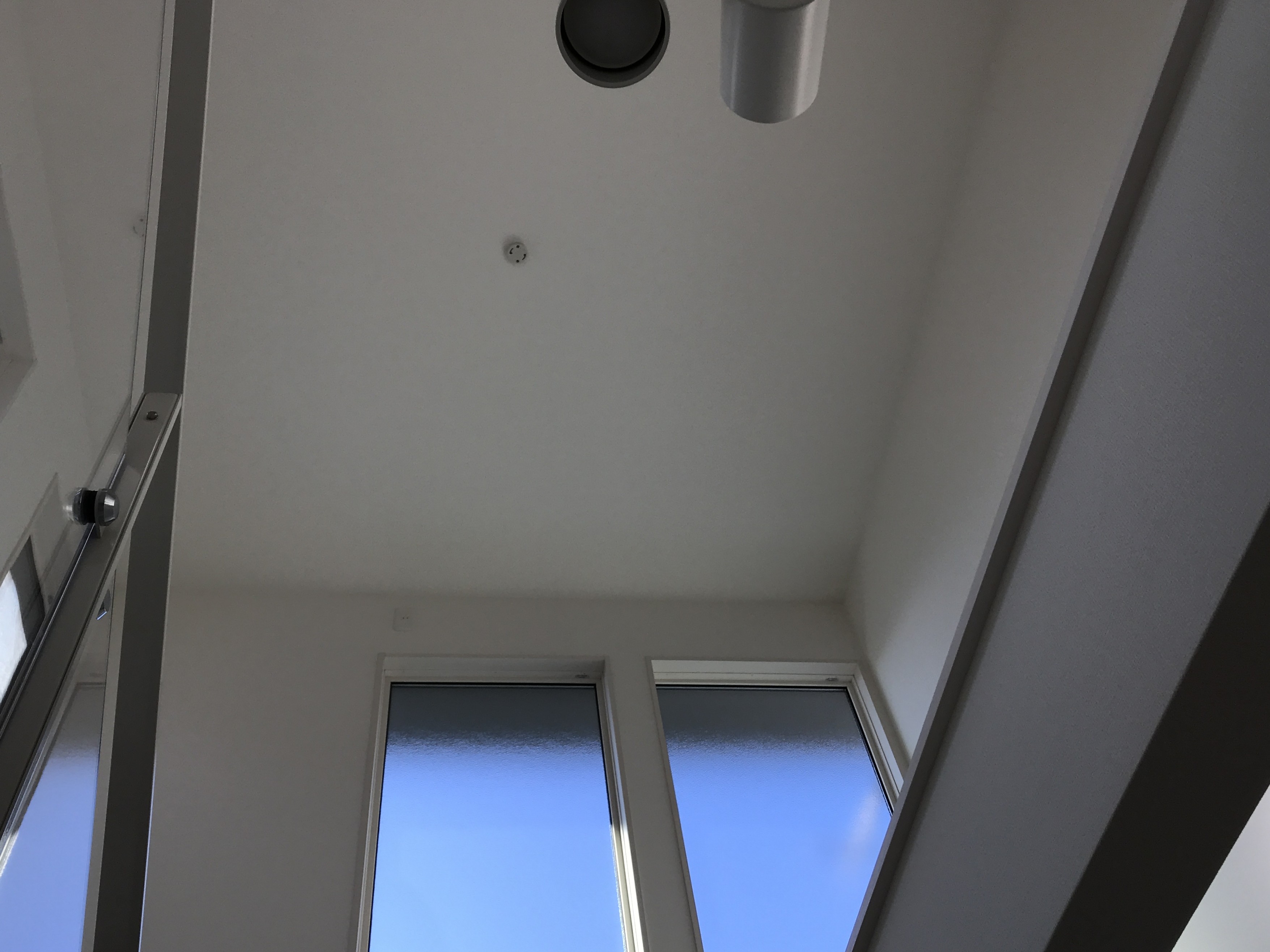 シーリングファン新規設置工事（天井高：5m / 延長パイプ60cm） 施工例1