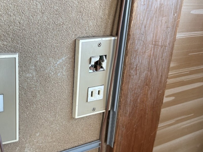 コンセント交換工事 施工前