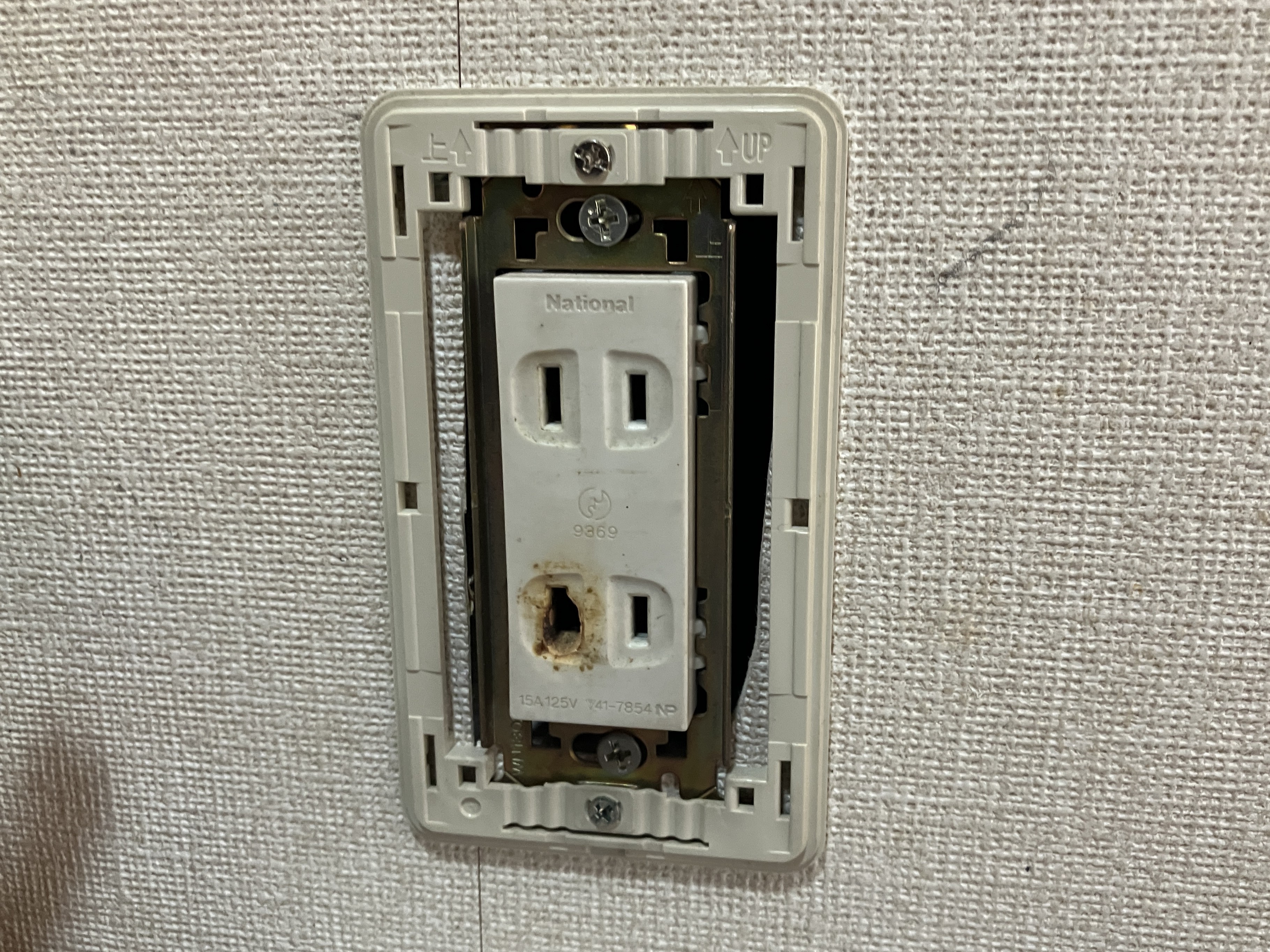 コンセント交換工事_施工事例1