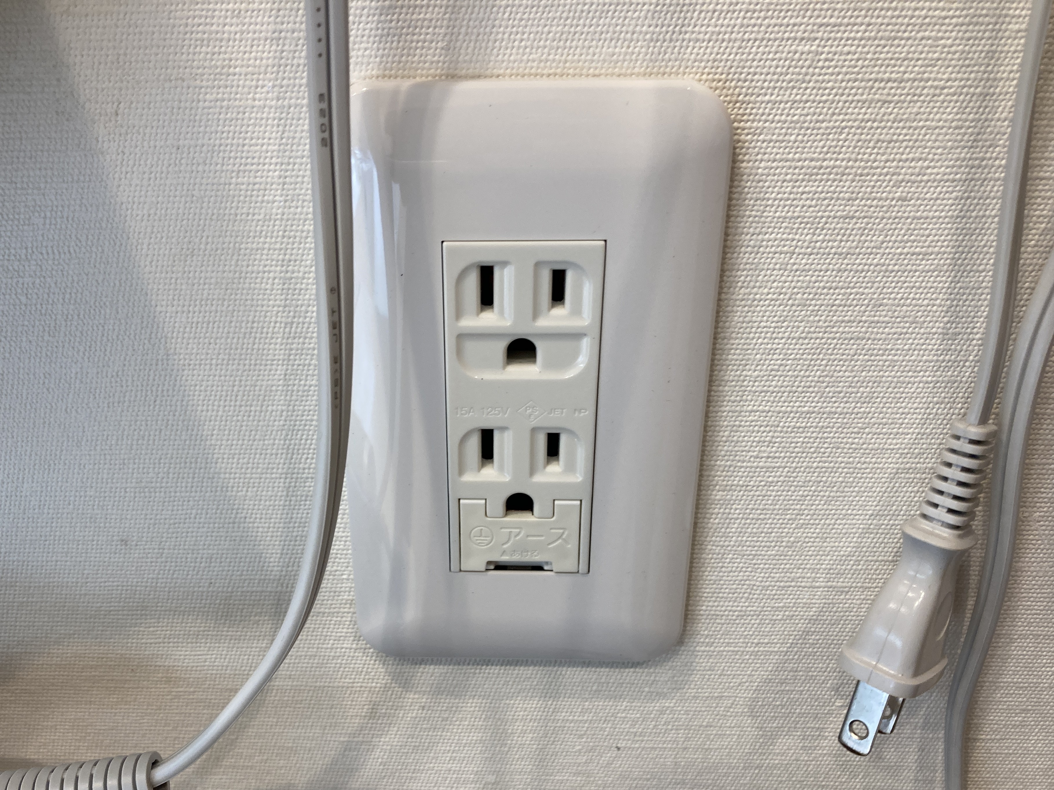 戸建て住宅 2口コンセント→アース付きへ交換交換工事_施工事例2