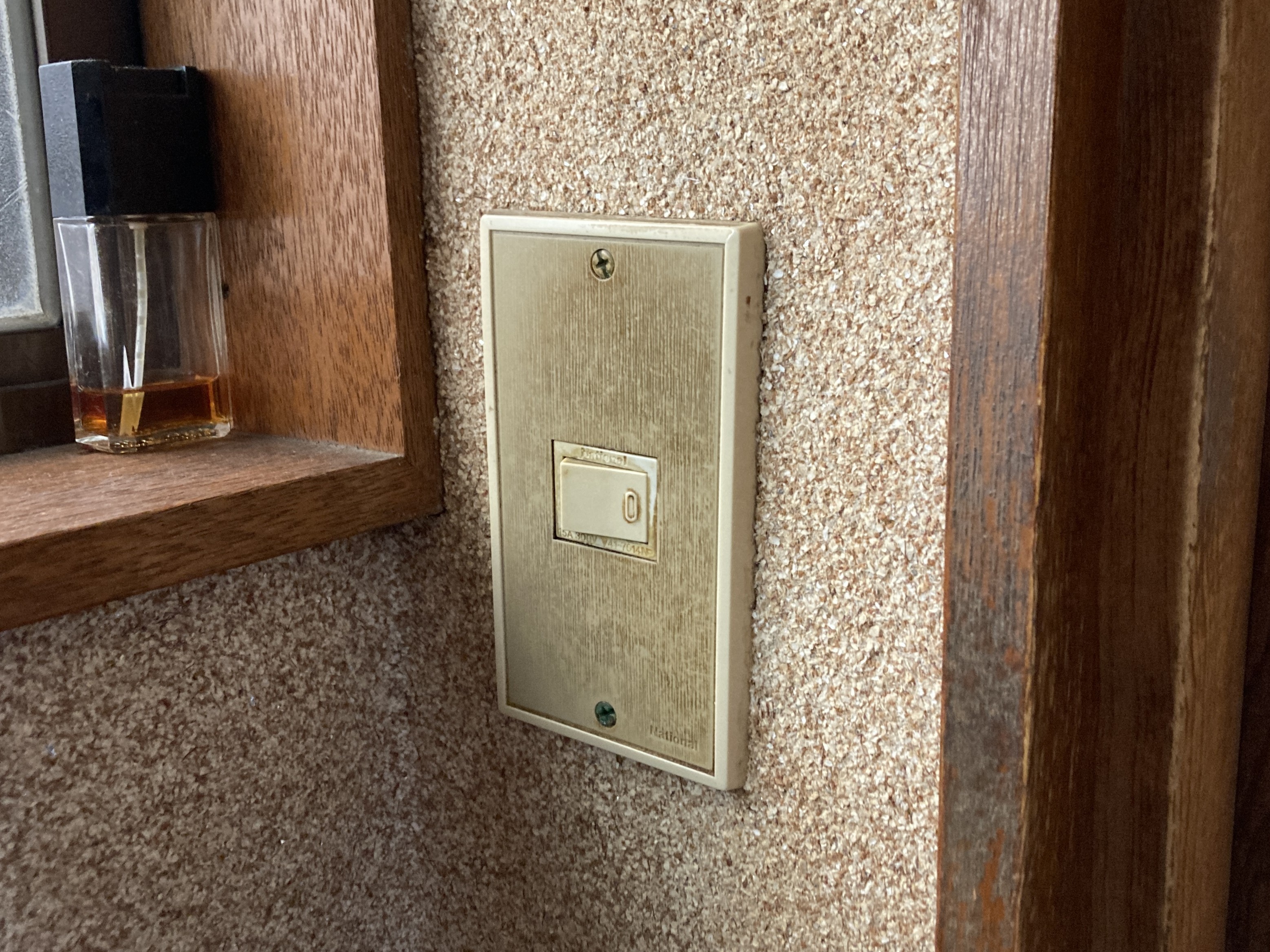 コンセント交換工事 施工前